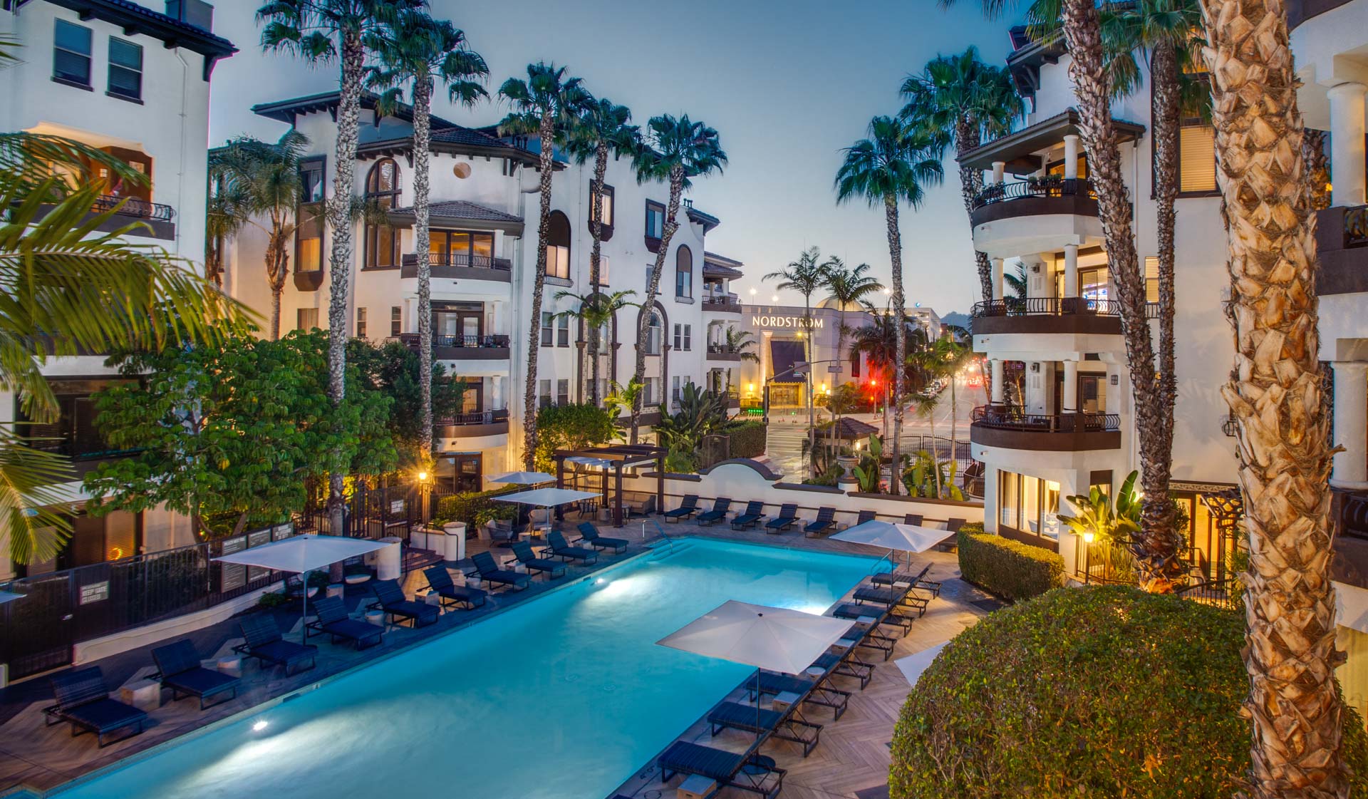Pool at Palazzo West (5 of 5)